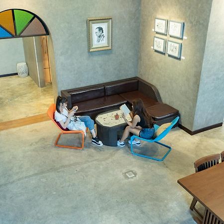 Third Rock Hostel Бангкок Экстерьер фото