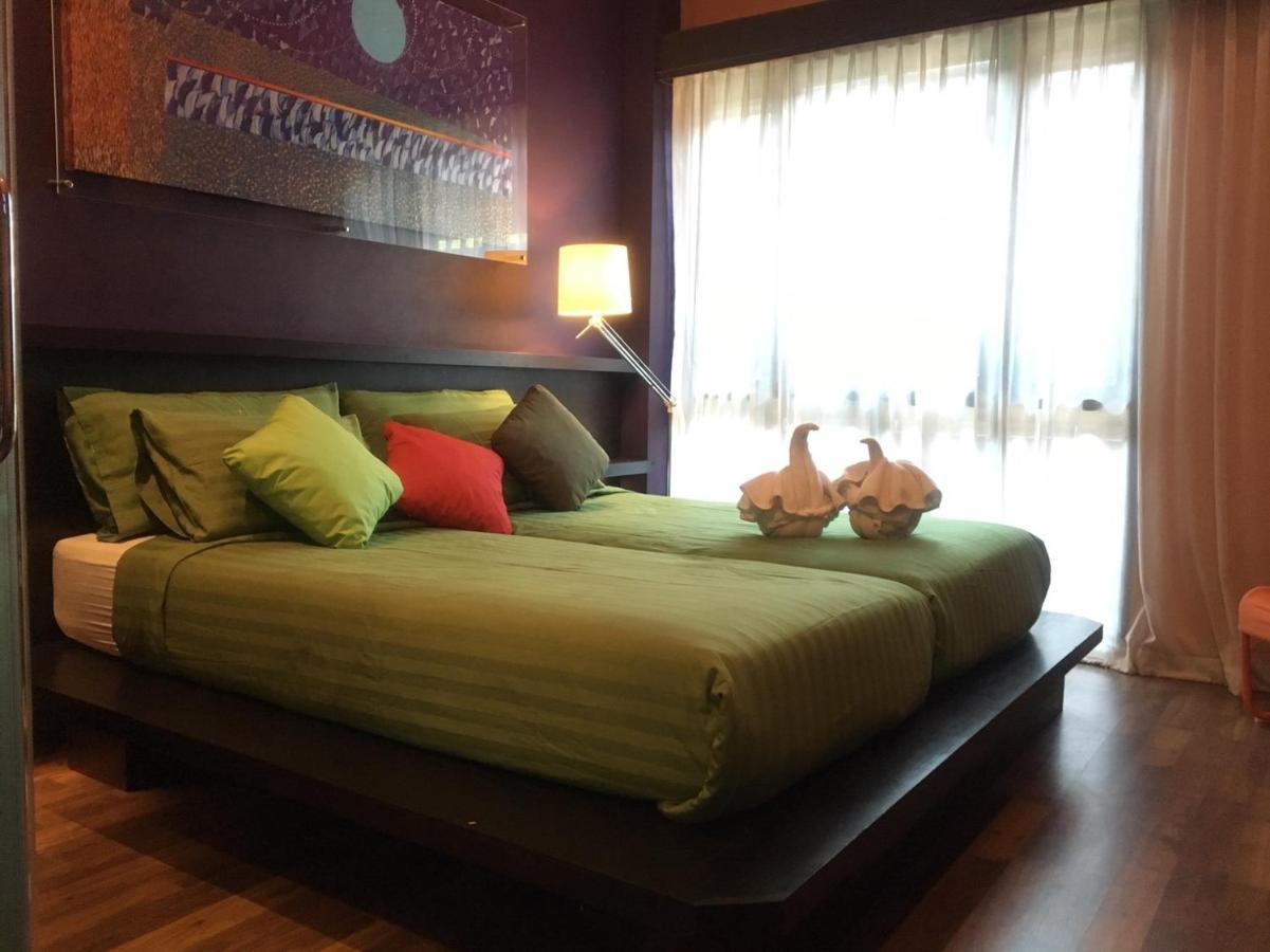 Third Rock Hostel Бангкок Экстерьер фото