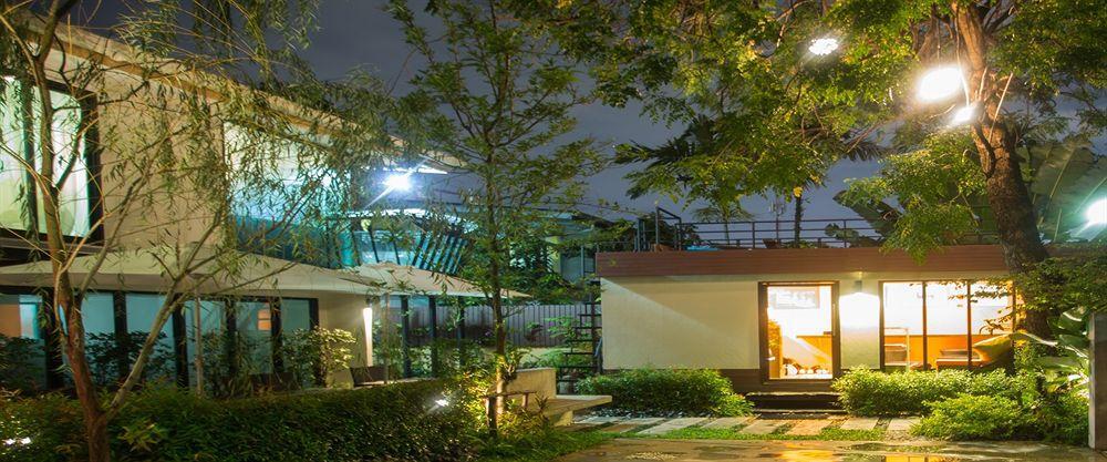 Third Rock Hostel Бангкок Экстерьер фото