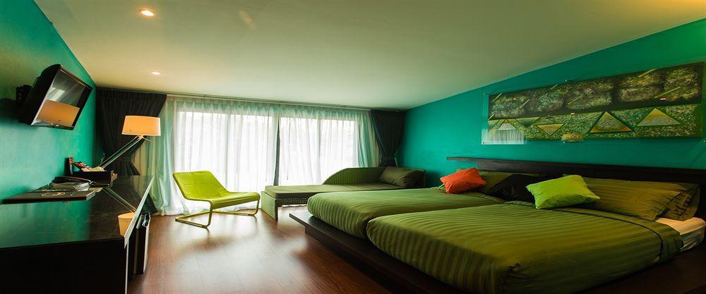Third Rock Hostel Бангкок Экстерьер фото