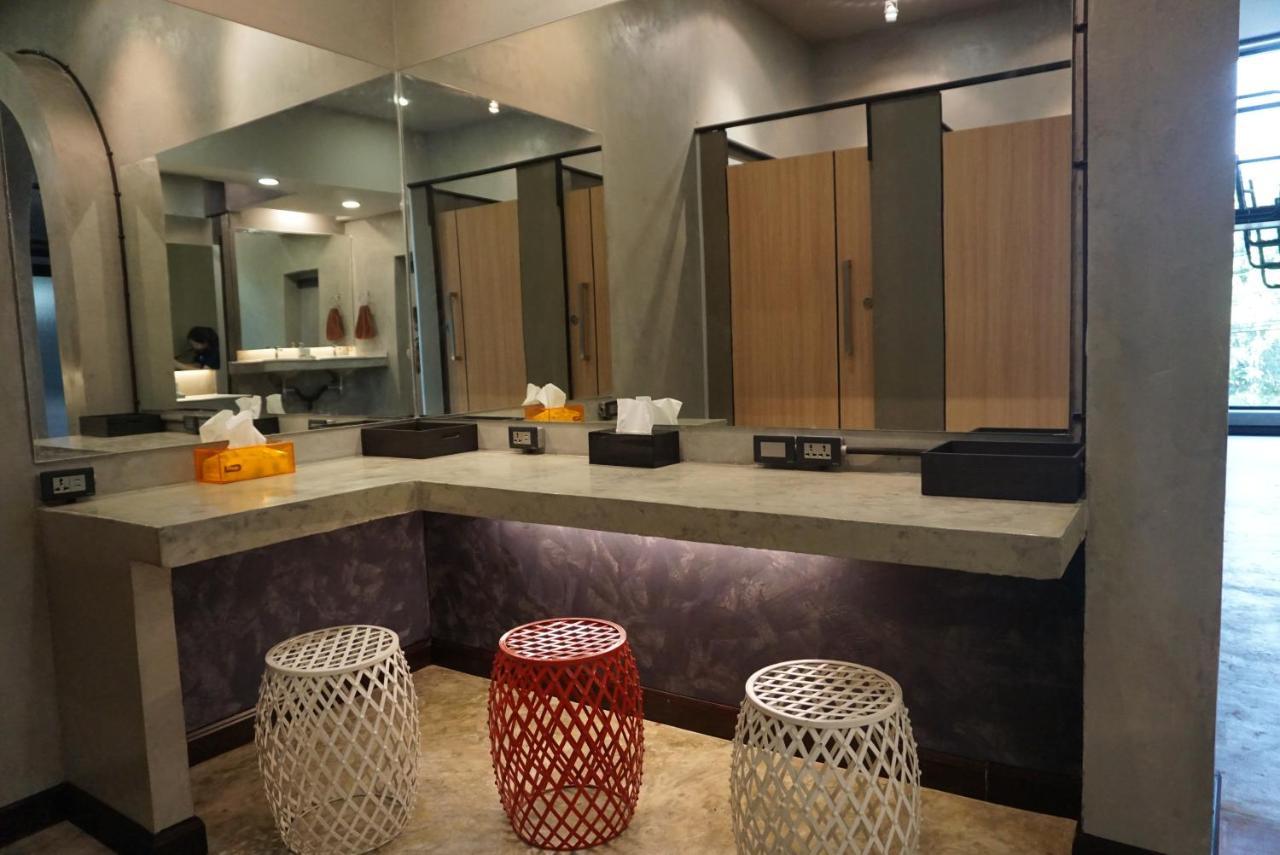 Third Rock Hostel Бангкок Экстерьер фото