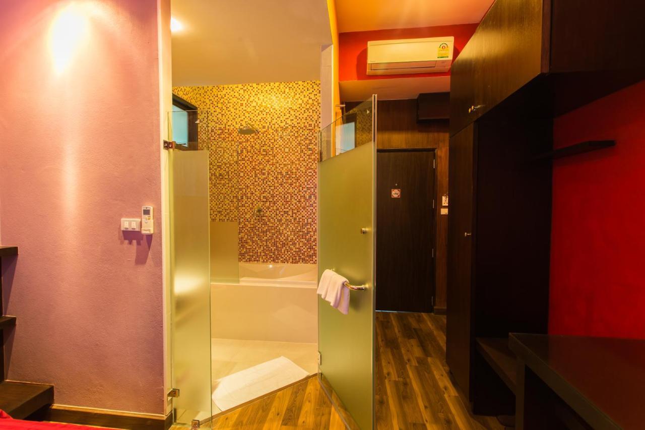 Third Rock Hostel Бангкок Экстерьер фото