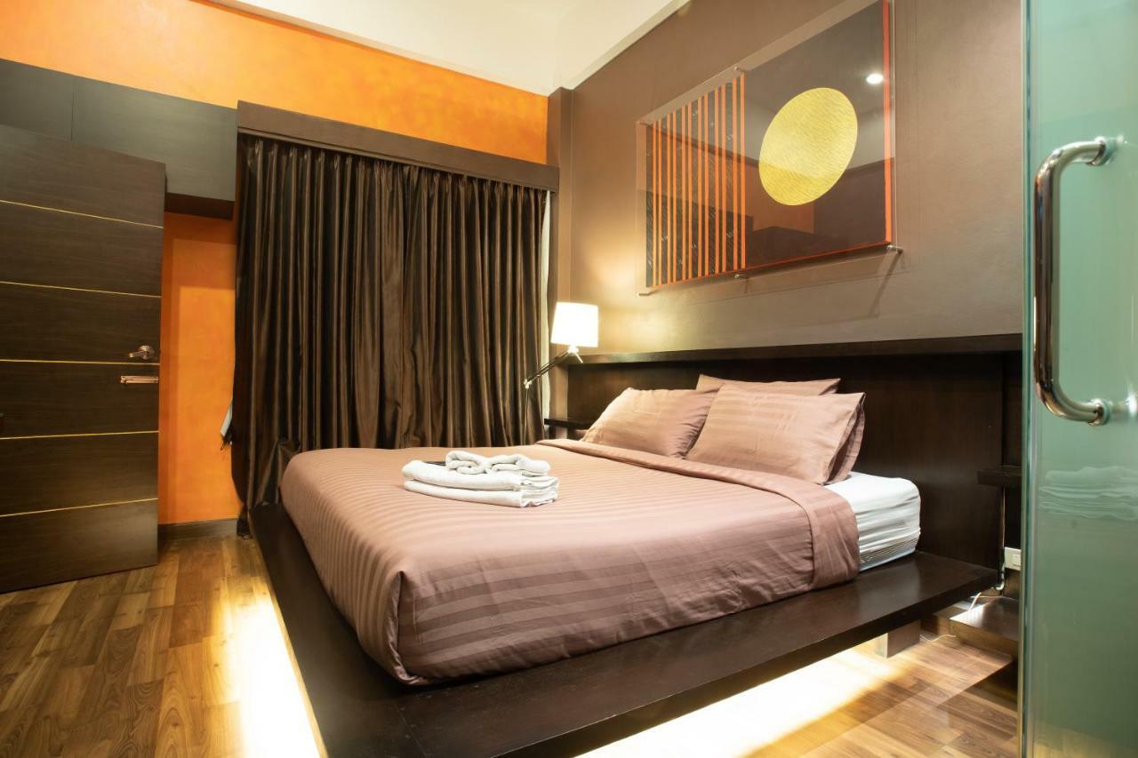 Third Rock Hostel Бангкок Экстерьер фото