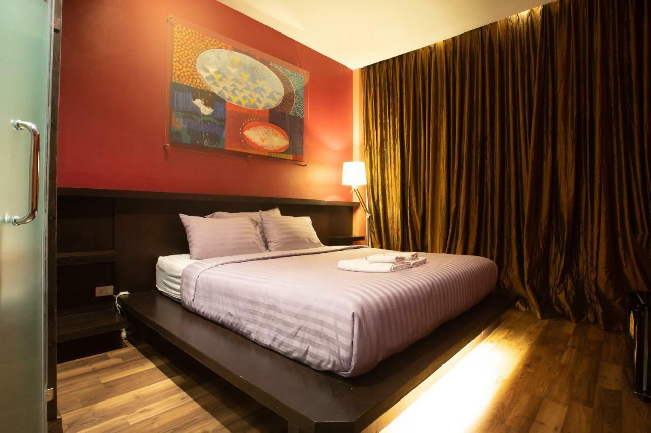 Third Rock Hostel Бангкок Экстерьер фото