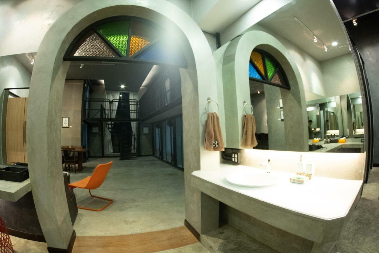 Third Rock Hostel Бангкок Экстерьер фото