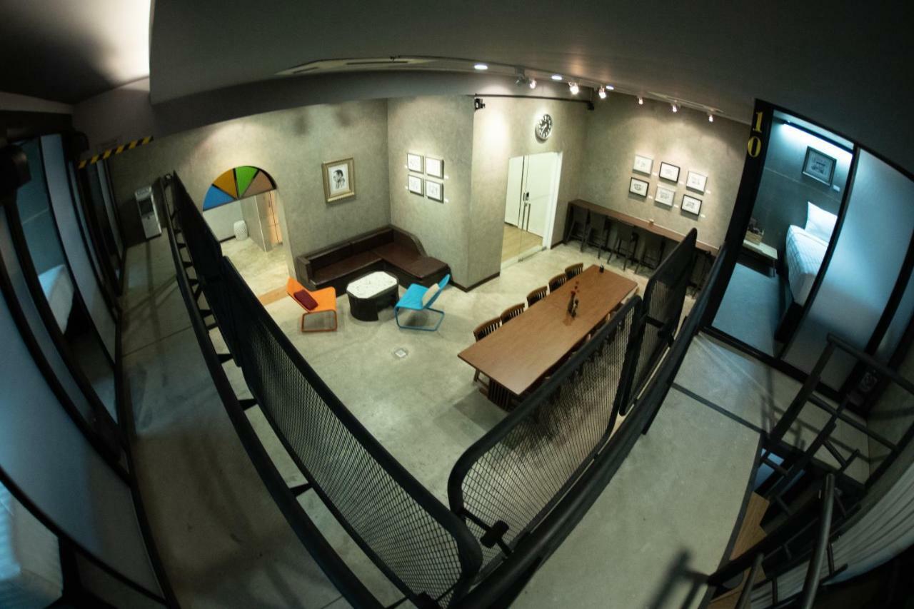 Third Rock Hostel Бангкок Экстерьер фото