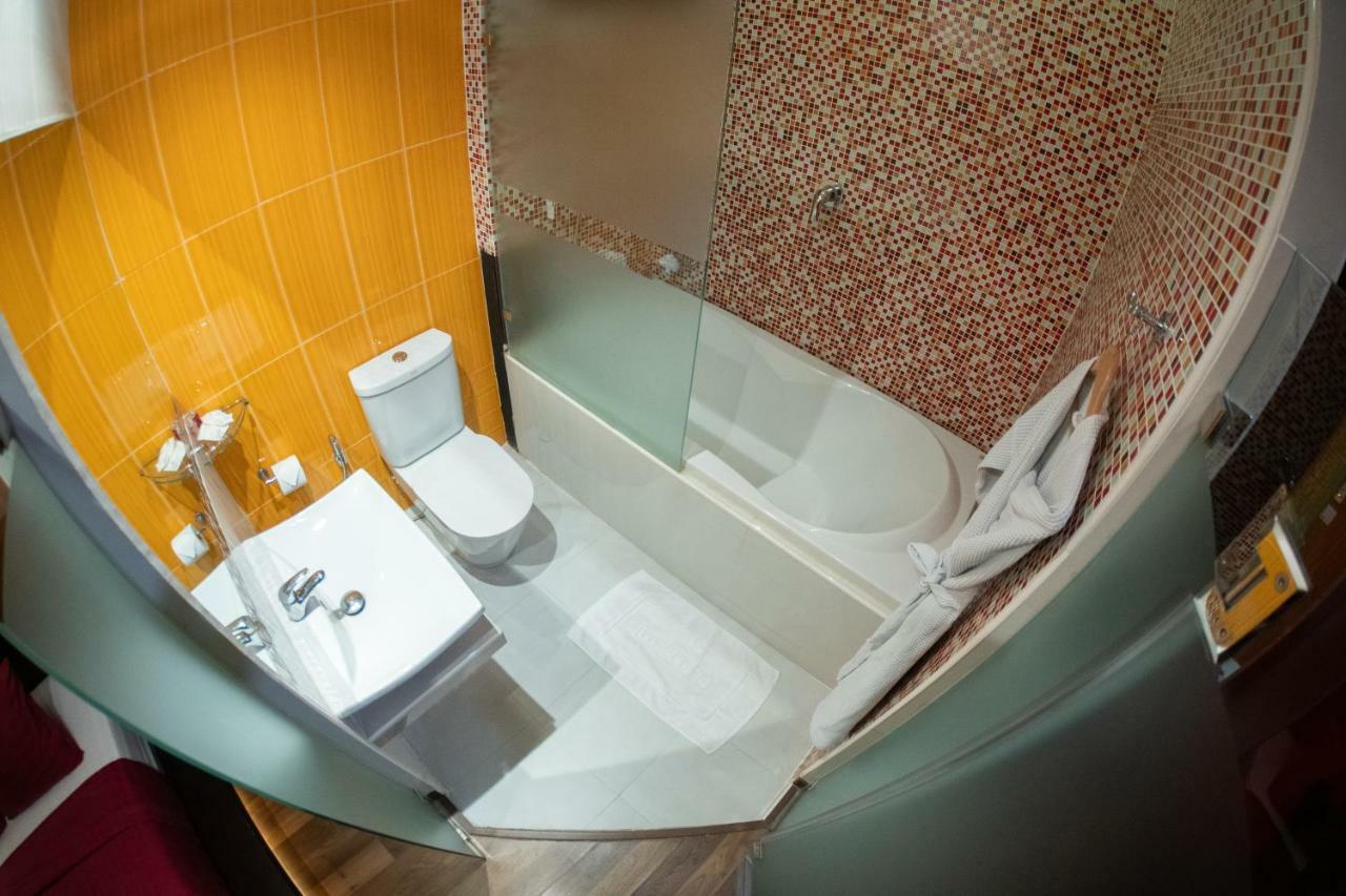 Third Rock Hostel Бангкок Экстерьер фото