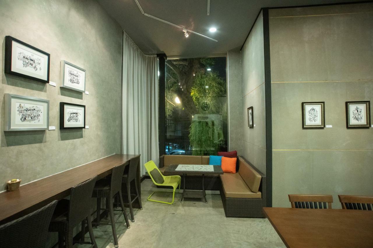 Third Rock Hostel Бангкок Экстерьер фото