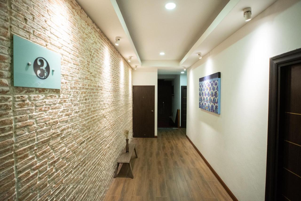 Third Rock Hostel Бангкок Экстерьер фото